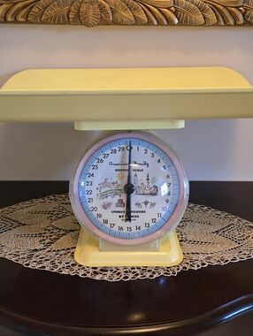 Vintage American Family Nursery Baby Scale